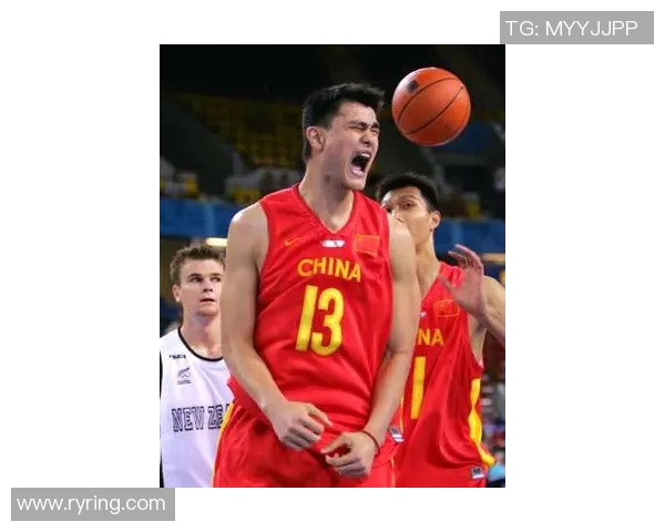 与姚明同框留影的难忘瞬间，感受巨人魅力与篮球精神的交融