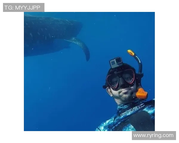 哪位足球明星在奢华生活中依然保持节俭的生活方式最为明显